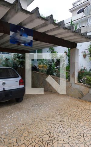 Casa à venda com 178m², 3 quartos e 6 vagas Casa à venda com 178m², 3 quartos e 6 vagasQuintal