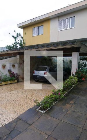 Casa à venda com 178m², 3 quartos e 6 vagas Casa à venda com 178m², 3 quartos e 6 vagasQuintal