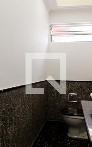 Casa à venda com 255m², 4 quartos e 2 vagasLavabo