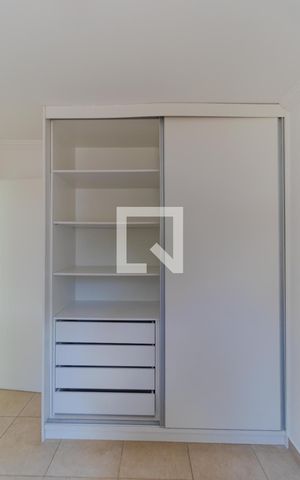 Apartamento para alugar com 60m², 2 quartos e 1 vaga Apartamento para alugar com 60m², 2 quartos e 1 vagaQuarto 02 - Armário