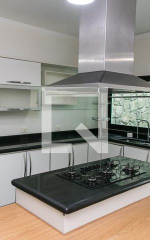 Casa para alugar com 600m², 4 quartos e 4 vagas Casa para alugar com 600m², 4 quartos e 4 vagasCozinha