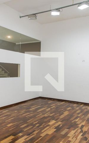 Casa para alugar com 600m², 4 quartos e 4 vagas Casa para alugar com 600m², 4 quartos e 4 vagasQuadra