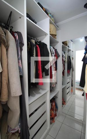 Casa à venda com 171m², 3 quartos e 5 vagasCloset do quarto 2