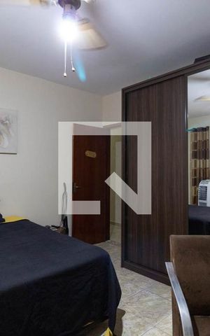 Casa à venda com 266m², 6 quartos e 3 vagas Casa à venda com 266m², 6 quartos e 3 vagasQuarto 2 casa 1