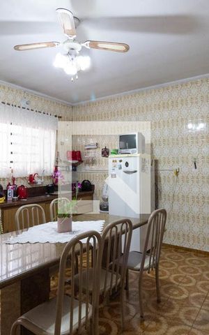 Casa à venda com 266m², 6 quartos e 3 vagas Casa à venda com 266m², 6 quartos e 3 vagasCozinha casa 1