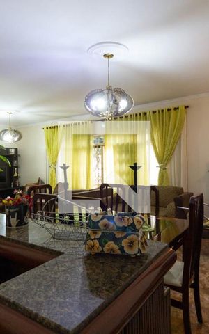 Casa à venda com 266m², 6 quartos e 3 vagas Casa à venda com 266m², 6 quartos e 3 vagasSala casa 1