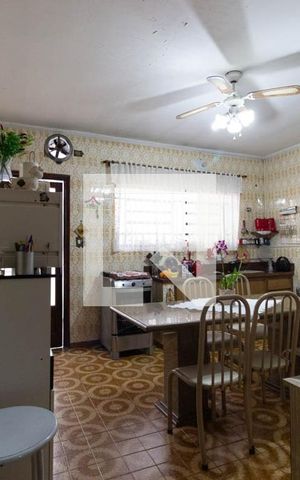 Casa à venda com 266m², 6 quartos e 3 vagas Casa à venda com 266m², 6 quartos e 3 vagasCozinha casa 1