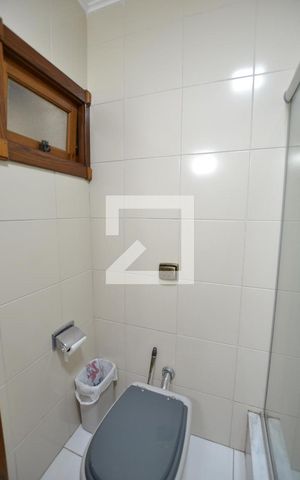 Casa de condomínio à venda com 363m², 3 quartos e 4 vagasBanheiro de Serviço