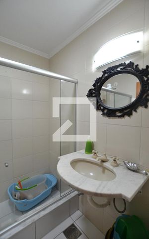 Casa de condomínio à venda com 363m², 3 quartos e 4 vagasBanheiro de Serviço