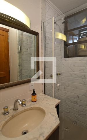Casa de condomínio à venda com 363m², 3 quartos e 4 vagasBanheiro Social