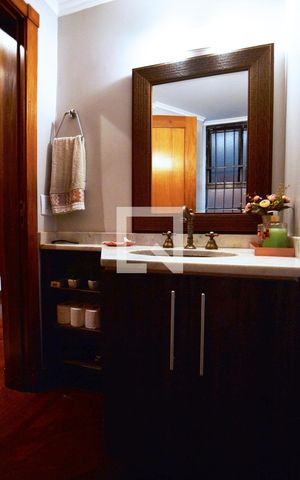 Casa de condomínio à venda com 363m², 3 quartos e 4 vagasLavabo