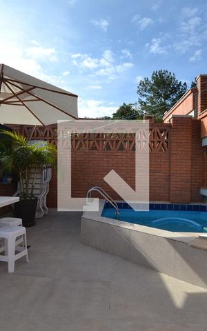 Casa de condomínio à venda com 363m², 3 quartos e 4 vagasPiscina