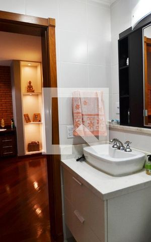 Casa de condomínio à venda com 363m², 3 quartos e 4 vagasBanheiro