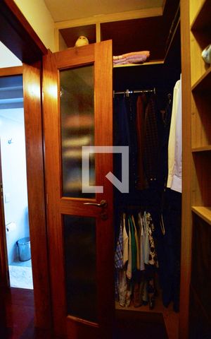 Casa de condomínio à venda com 363m², 3 quartos e 4 vagasCloset