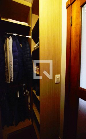 Casa de condomínio à venda com 363m², 3 quartos e 4 vagasCloset