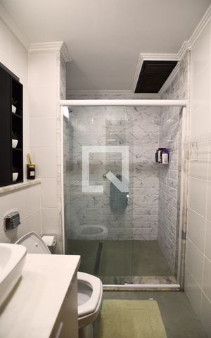 Casa de condomínio à venda com 363m², 3 quartos e 4 vagasBanheiro