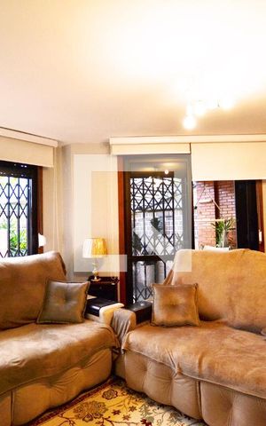 Casa de condomínio à venda com 363m², 3 quartos e 4 vagasSala de TV