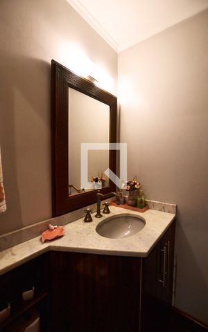 Casa de condomínio à venda com 363m², 3 quartos e 4 vagasLavabo
