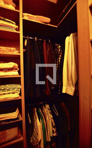 Casa de condomínio à venda com 363m², 3 quartos e 4 vagasCloset