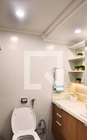 Casa de condomínio à venda com 363m², 3 quartos e 4 vagasBanheiro da Suíte