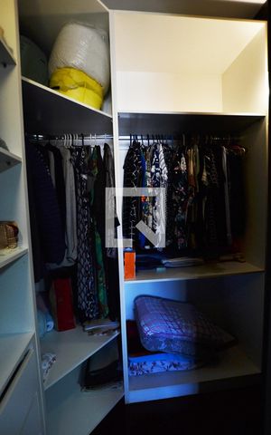 Casa de condomínio à venda com 363m², 3 quartos e 4 vagasCloset do Quarto 1