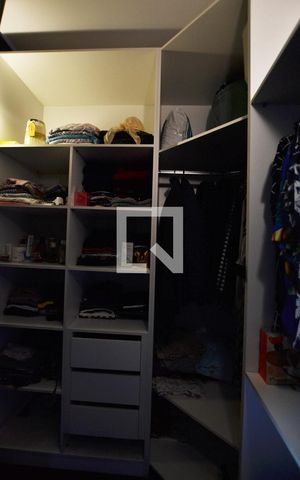 Casa de condomínio à venda com 363m², 3 quartos e 4 vagasCloset do Quarto 1
