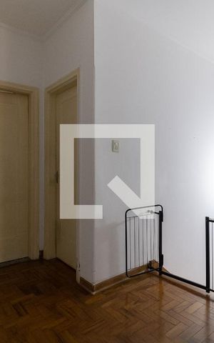 Casa à venda com 200m², 3 quartos e 1 vaga Casa à venda com 200m², 3 quartos e 1 vagaCorredor