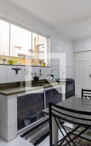Casa à venda com 200m², 3 quartos e 1 vaga Casa à venda com 200m², 3 quartos e 1 vagaCozinha
