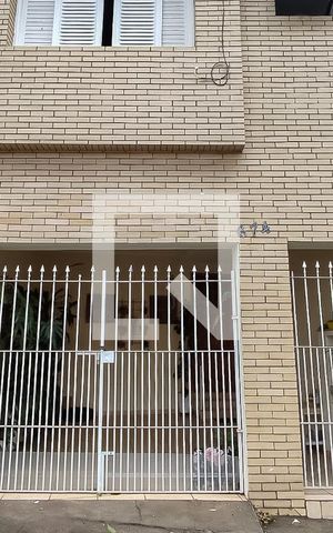 Casa à venda com 200m², 3 quartos e 1 vaga Casa à venda com 200m², 3 quartos e 1 vagaFachada