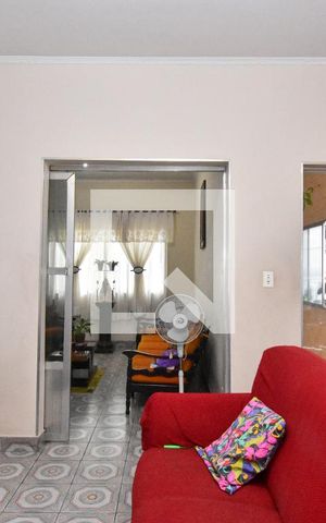 Casa à venda com 180m², 4 quartos e 1 vaga Casa à venda com 180m², 4 quartos e 1 vagaSala