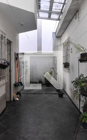 Casa à venda com 180m², 4 quartos e 1 vaga Casa à venda com 180m², 4 quartos e 1 vagaQuintal