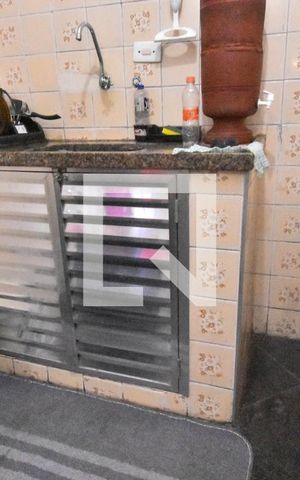 Casa à venda com 180m², 4 quartos e 1 vaga Casa à venda com 180m², 4 quartos e 1 vagaCozinha - Armários