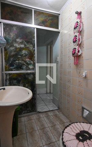 Casa à venda com 180m², 4 quartos e 1 vaga Casa à venda com 180m², 4 quartos e 1 vagaBanheiro