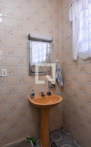 Casa à venda com 180m², 4 quartos e 1 vaga Casa à venda com 180m², 4 quartos e 1 vagaBanheiro 2