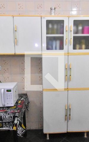 Casa à venda com 180m², 4 quartos e 1 vaga Casa à venda com 180m², 4 quartos e 1 vagaCozinha - Armários