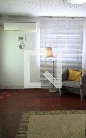 Casa à venda com 350m², 7 quartos e 5 vagas Casa à venda com 350m², 7 quartos e 5 vagasSala de Estar