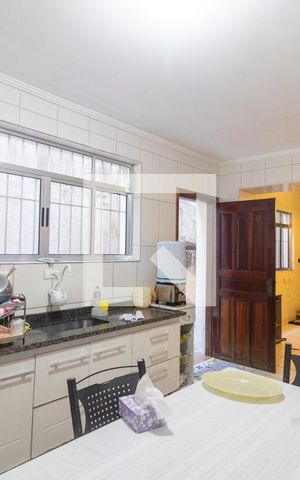 Casa à venda com 252m², 4 quartos e 2 vagas Casa à venda com 252m², 4 quartos e 2 vagasCozinha