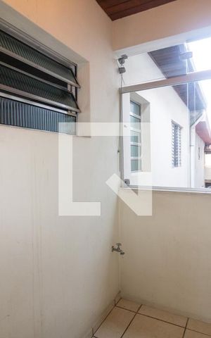 Casa à venda com 252m², 4 quartos e 2 vagas Casa à venda com 252m², 4 quartos e 2 vagasEscritório
