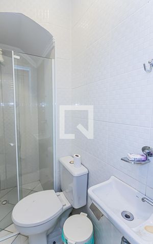Casa à venda com 289m², 4 quartos e 4 vagas Casa à venda com 289m², 4 quartos e 4 vagasBanheiro de Serviço