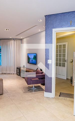 Casa à venda com 289m², 4 quartos e 4 vagas Casa à venda com 289m², 4 quartos e 4 vagasSala