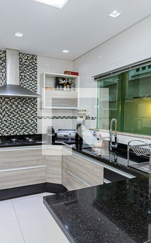 Casa à venda com 289m², 4 quartos e 4 vagas Casa à venda com 289m², 4 quartos e 4 vagasCozinha
