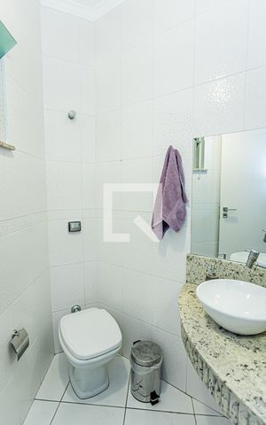 Casa à venda com 289m², 4 quartos e 4 vagas Casa à venda com 289m², 4 quartos e 4 vagasLavabo