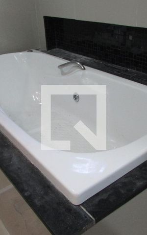 Casa para alugar com 160m², 2 quartos e 4 vagasBanheiro da Suíte - Banheira