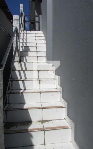 Casa para alugar com 160m², 2 quartos e 4 vagasEscada