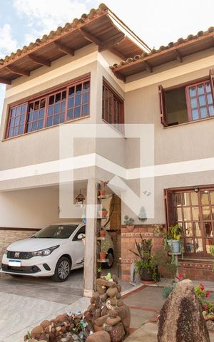 Casa de condomínio à venda com 178m², 3 quartos e 1 vaga Casa de condomínio à venda com 178m², 3 quartos e 1 vagaFachada