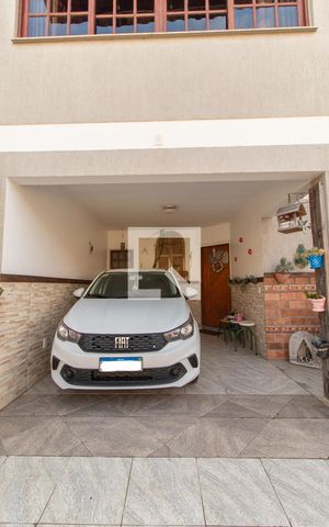 Casa de condomínio à venda com 178m², 3 quartos e 1 vaga Casa de condomínio à venda com 178m², 3 quartos e 1 vagaFachada