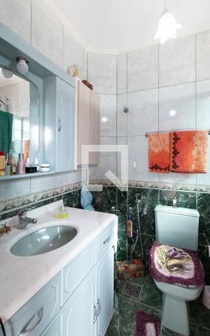 Casa de condomínio à venda com 178m², 3 quartos e 1 vaga Casa de condomínio à venda com 178m², 3 quartos e 1 vagaBanheiro da Suíte