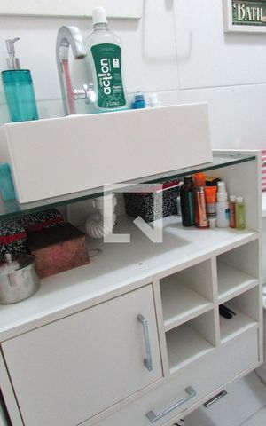 Apartamento para alugar com 50m², 2 quartos e 1 vagaDetalhe banheiro