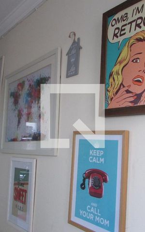 Apartamento para alugar com 50m², 2 quartos e 1 vagaDetalhe da Sala - Quadros