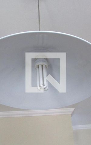 Apartamento para alugar com 50m², 2 quartos e 1 vagaDetalhe da Sala - Lustre
